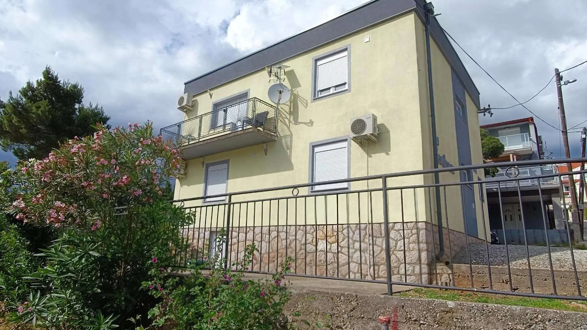 Apartments La Bombonera Стариград-Пакленица 0*,