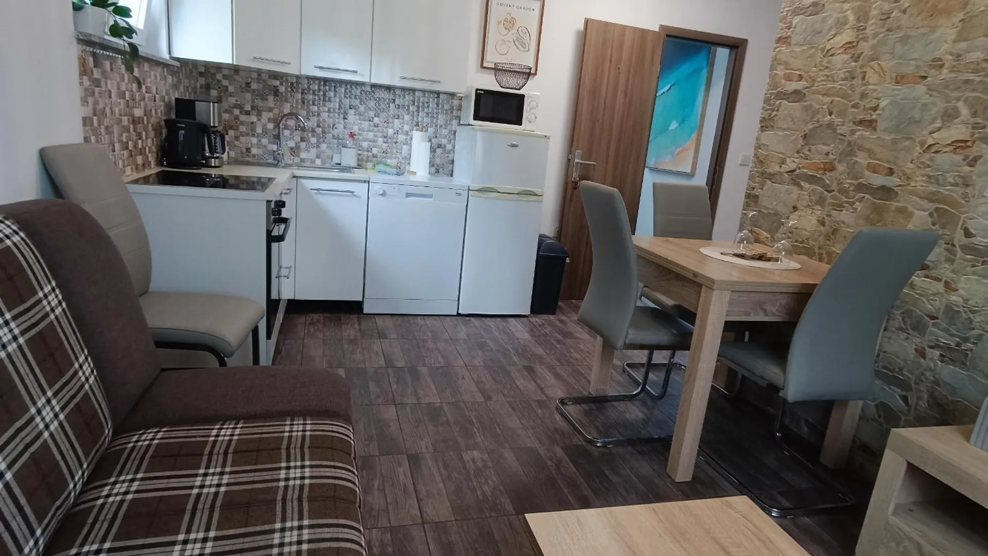 Apartments La Bombonera Стариград-Пакленица