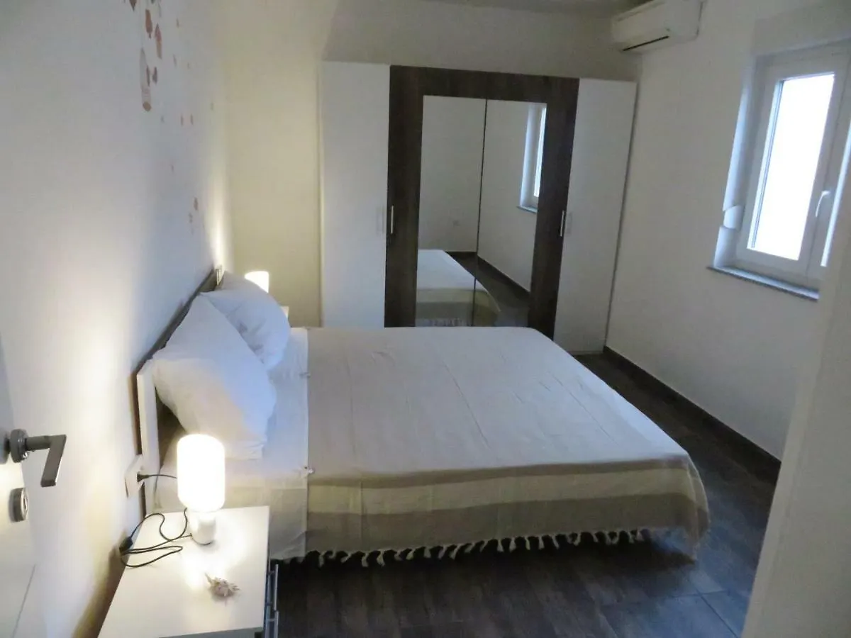 Apartments La Bombonera Starigrad Paklenica 0*,